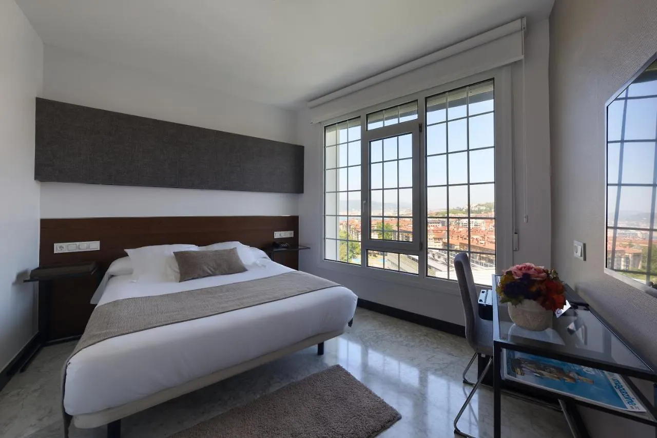 Hotel Avenida Сан-Себастьян