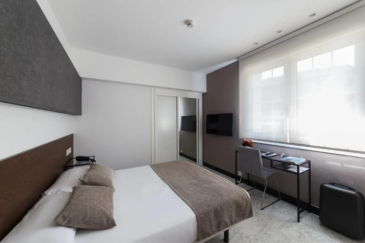Hotel Avenida San Sebastian 3*,